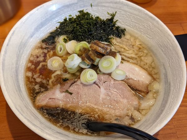 「醤油+背脂」@唯一無二のらぁ麺専門店 イ袋ワシづかみの写真