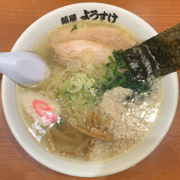 「塩ラーメン（背脂入り）」@麺屋 ようすけ 東京ラーメンストリート店の写真