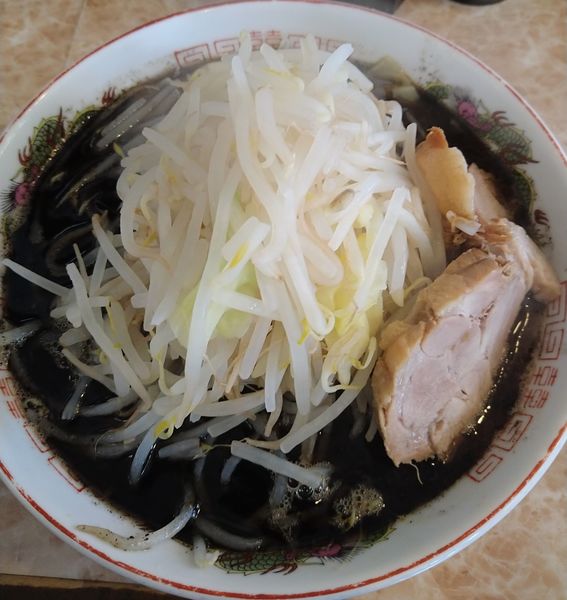 「黒ラーメン」@肉汁らーめん 公 kimiの写真