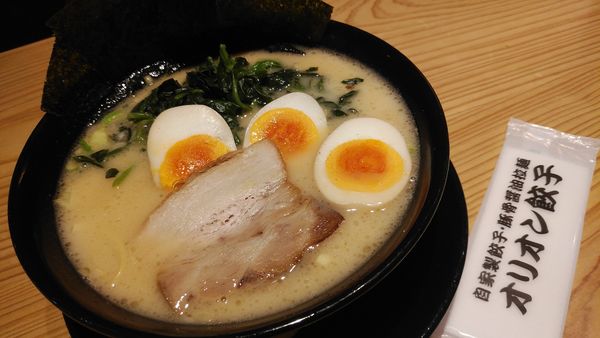 「豚骨醤油らーめん/煮卵」@オリオン餃子 本店の写真