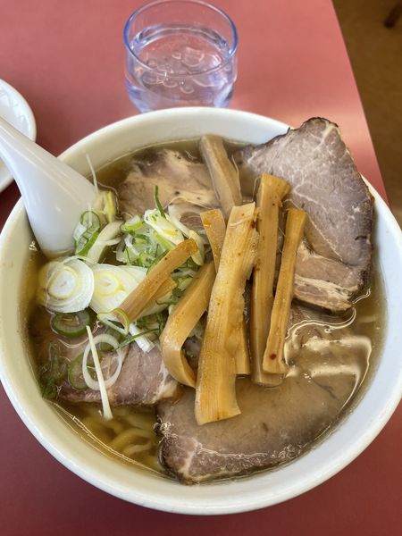 「チャーシュー麺、餃子５個、1400円」@一品香 今宮店の写真