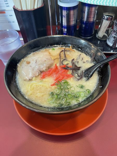 「濃厚豚骨ラーメン850円、餃子」@一扇の写真