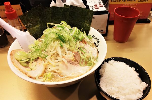 「しょうゆラーメン+のり+サービス半ライス」@超ごってり麺 ごっつ 亀戸本店の写真