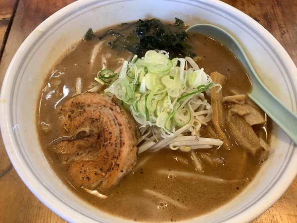 「醤油　豚骨・鶏清湯　細麺　800円」@麺処みなみの写真