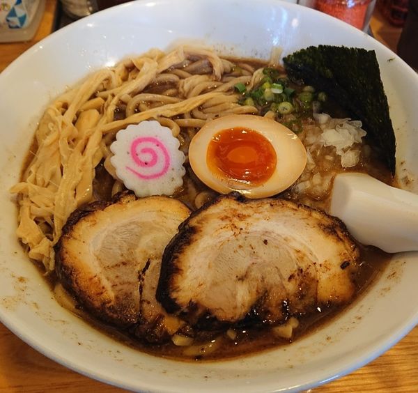 「中華そば(太麺)  中盛」@らー麺Chopの写真