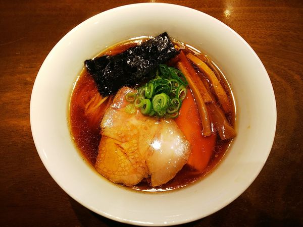 「醤油らぁ麺」@らぁ麺 すぎ本の写真