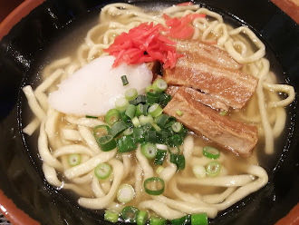 「沖縄そば中(590)」@ケンミン食堂の写真