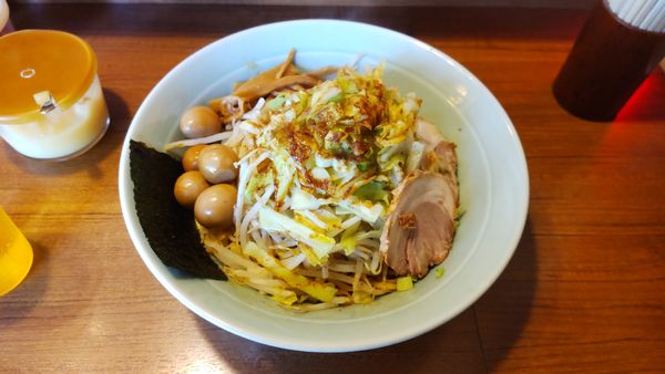 「汁なしらーめん(大盛無料)＋野菜＋うずらの卵」@麺通の写真