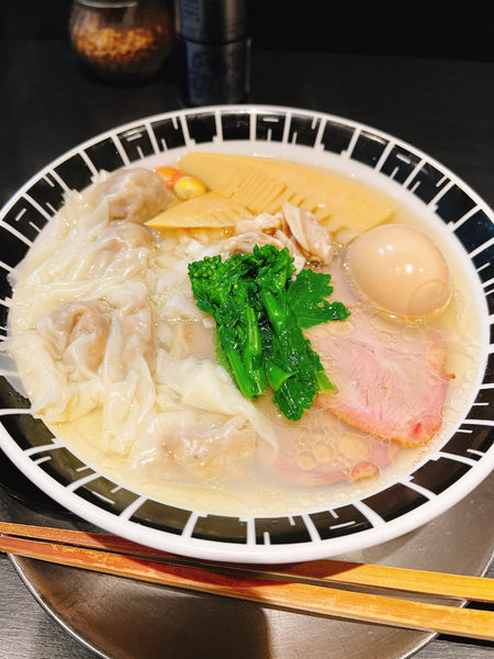 「白醤油仕立ての蛤そば」@つけ麺 中華そば アンタイNOODLESの写真