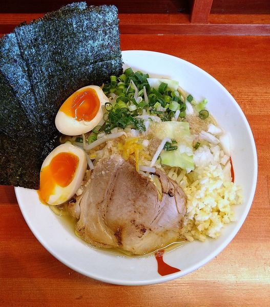 「(限定) あっさり塩ジロー 850円＋味玉、海苔 各100円」@らーめん・油そば 笑びすの写真