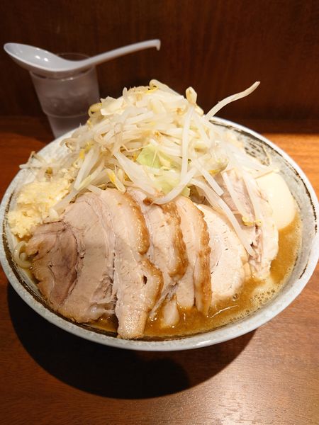 「ラーメン特盛　＋豚３枚　ニンニク」@麺屋づかちゃん 港南台店の写真