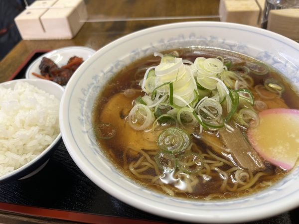 「中華そば 780円 小ライス 140円」@中華そば ふじやの写真