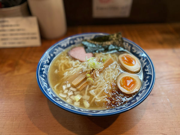 「塩らあ麺¥800、味玉¥100、大盛り無料」@めん処 樹の写真