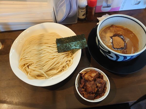 「鳥豚魚介つけめん+チャーシューぶつ」@ラーメン ますだやの写真