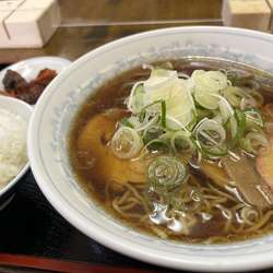 中華そば 780円 小ライス 140円