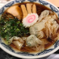 ワンタン麺　醤油