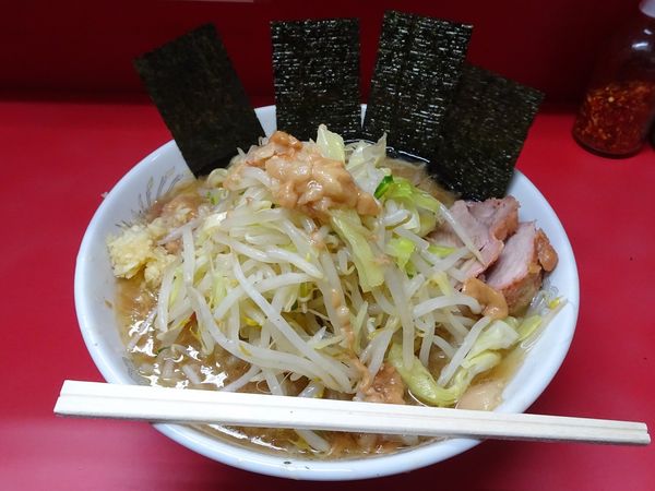 「ぶた2枚入り小ラーメン（700円）＋焼のり（50円）YNA」@ラーメン二郎 環七一之江店の写真