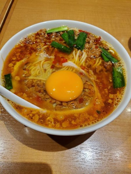 「台湾ラーメン(生玉子入り)」@味仙 JR名古屋駅店の写真