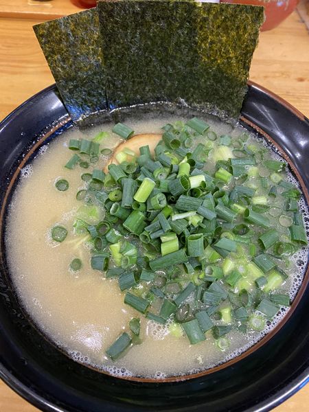 「九州豚骨ラーメン＋ネギ＋替え玉」@九州とんこつらーめん 武者がよか 日ノ出町店の写真