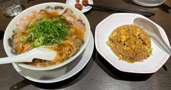 「ラーメン+半チャーハン」@来来亭 吉川店の写真