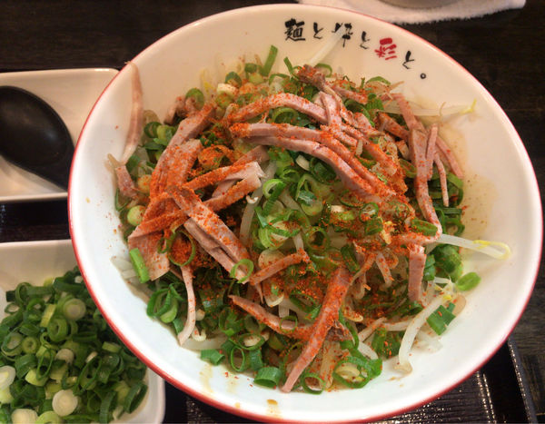 「まぜそばRED＋ねぎ980円」@麺屋 彩々 昭和町本店の写真