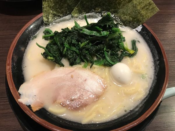 「ラーメン塩　ほうれん草」@横浜家系ラーメン 大黒家 甲府駅前店の写真