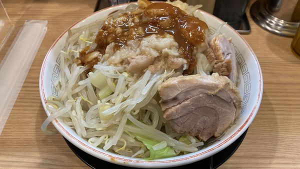 「小ラーメン＋味噌山（全マシ）」@豚山 幡ヶ谷店の写真