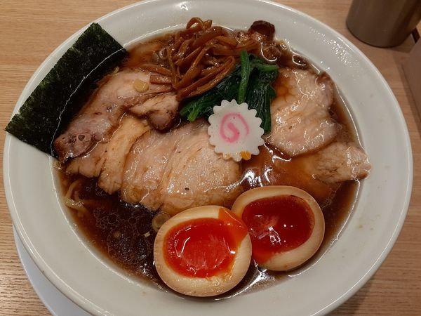 「醤油チャーシューメン(チャーシュー120g)＋味玉」@長岡食堂 横浜西口店の写真