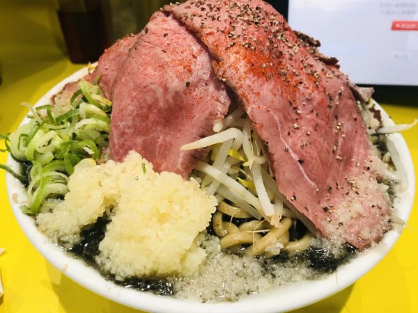 「黒牛 1,200円 肉マシ 300円 麺マシ 100円」@肉と麺との写真
