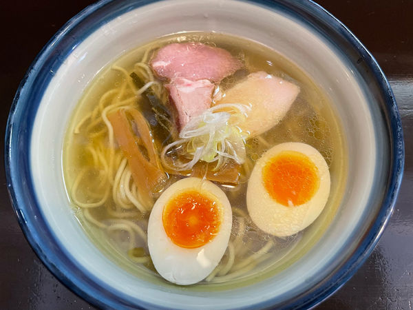 「しおらーめん中(750円)味玉(100円)」@らーめん奏の写真