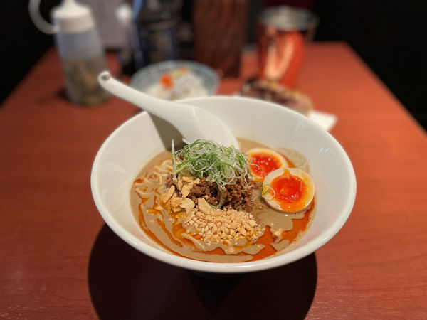 「【限定】「花椒香る煮干し担々麺（味玉入り）」¥1000」@酒肴場 屯の写真