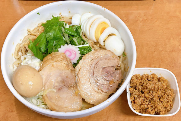 「【限定】ゴマだれ冷やし中華＋豚マシ＋辛肉(4等サービス)」@らーめんコジマルの写真