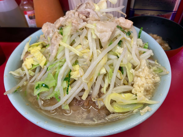 「小ラーメンぶた5枚　ニンニクヤサイアブラ　甘〜い脂」@ラーメン二郎 中山駅前店の写真