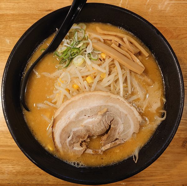 「月形味噌らーめん(中太麺、935円)」@北海道ラーメン 月形の写真