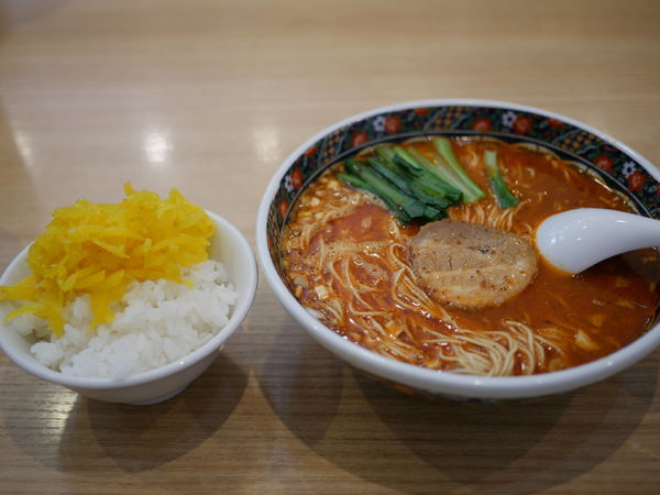 「担々麺 バリカタ＋激辛＋ライス＋サービス唐揚げ」@寿限無担々麺 上野店の写真