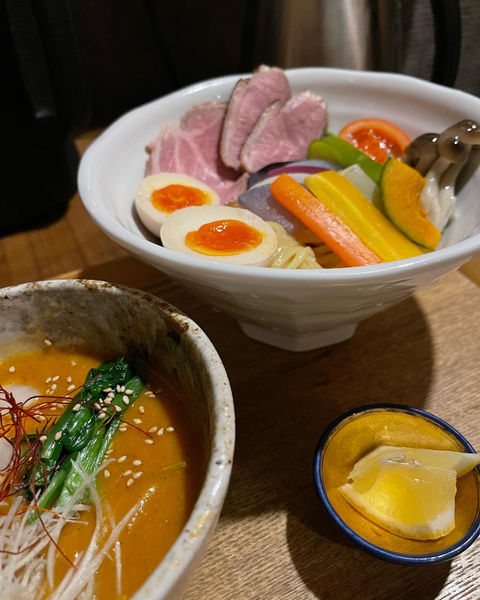 「竹田オリエンタルつけ麺 特製 （山口県産有機野菜添え） 1450」@麺処 竹川の写真