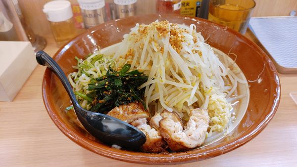 「麺増し・大・汁なし・味付けネギ・辛ニラ ￥１２００」@豚山 蒲田店の写真