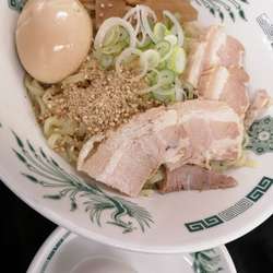 汁なしラーメン(570)＋味付け玉子(券50)