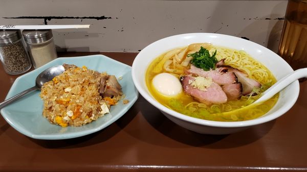 「守 塩 細麺+煮卵+半チャーハン」@麺屋のスたの写真