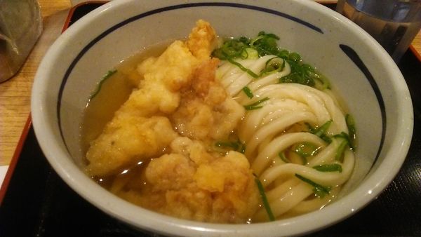 「とり天うどん（温） 450円」@おにやんま 日暮里店の写真