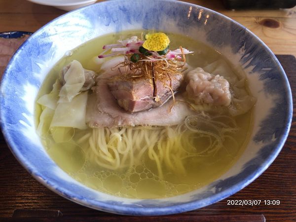 「塩ラーメン　肉ワンタン変更」@Ramen FeeLの写真