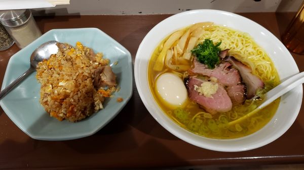 「守 塩 細麺+煮卵+半チャーハン」@麺屋のスたの写真