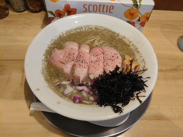 「背脂にぼし」@麺屋 日出次の写真