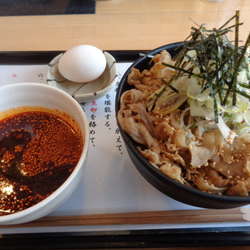 ラー油肉そば（並）800円