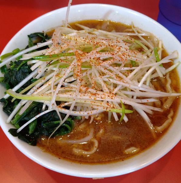 「辛いらーめんミニ+味ネギ､ほうれん草」@麺屋 桐龍 久喜店の写真