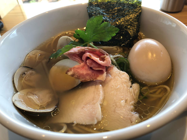 「貝出汁黒醤油ラーメン」@麺や句來夢の写真