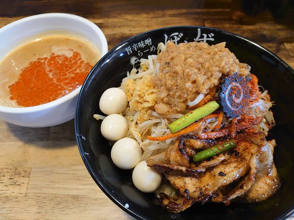 「旨辛味噌つけめんミソアブラマシマシ うずら」@旨辛味噌らーめん ぼんずの写真