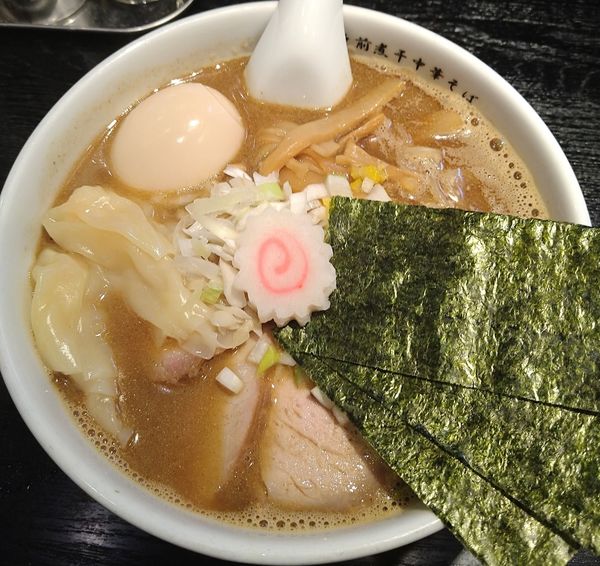 「特製中華そば（大盛り）」@江戸前煮干中華そば きみはん 五反田店の写真