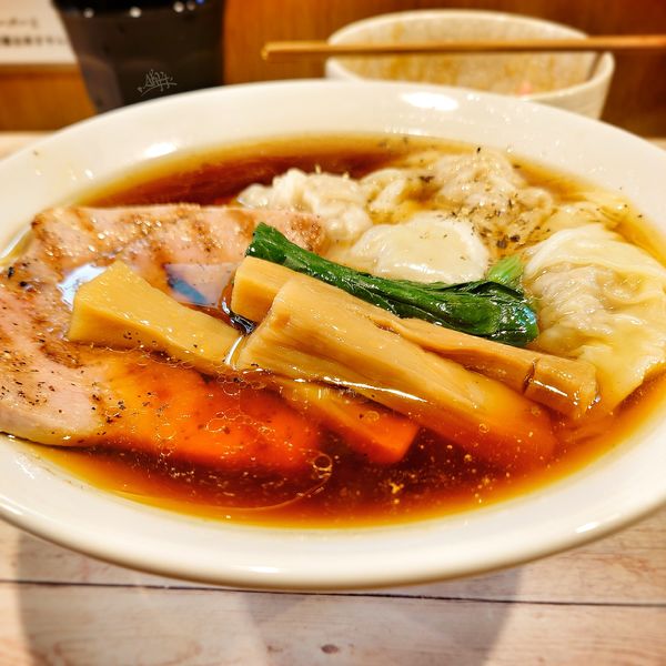 「鴨雲呑中華そば黒(醤油)」@世田谷中華そば 祖師谷七丁目食堂の写真