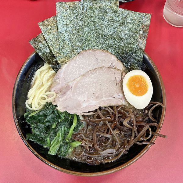 「特選ラーメン＋キクラゲ」@横浜ラーメン 山本家の写真
